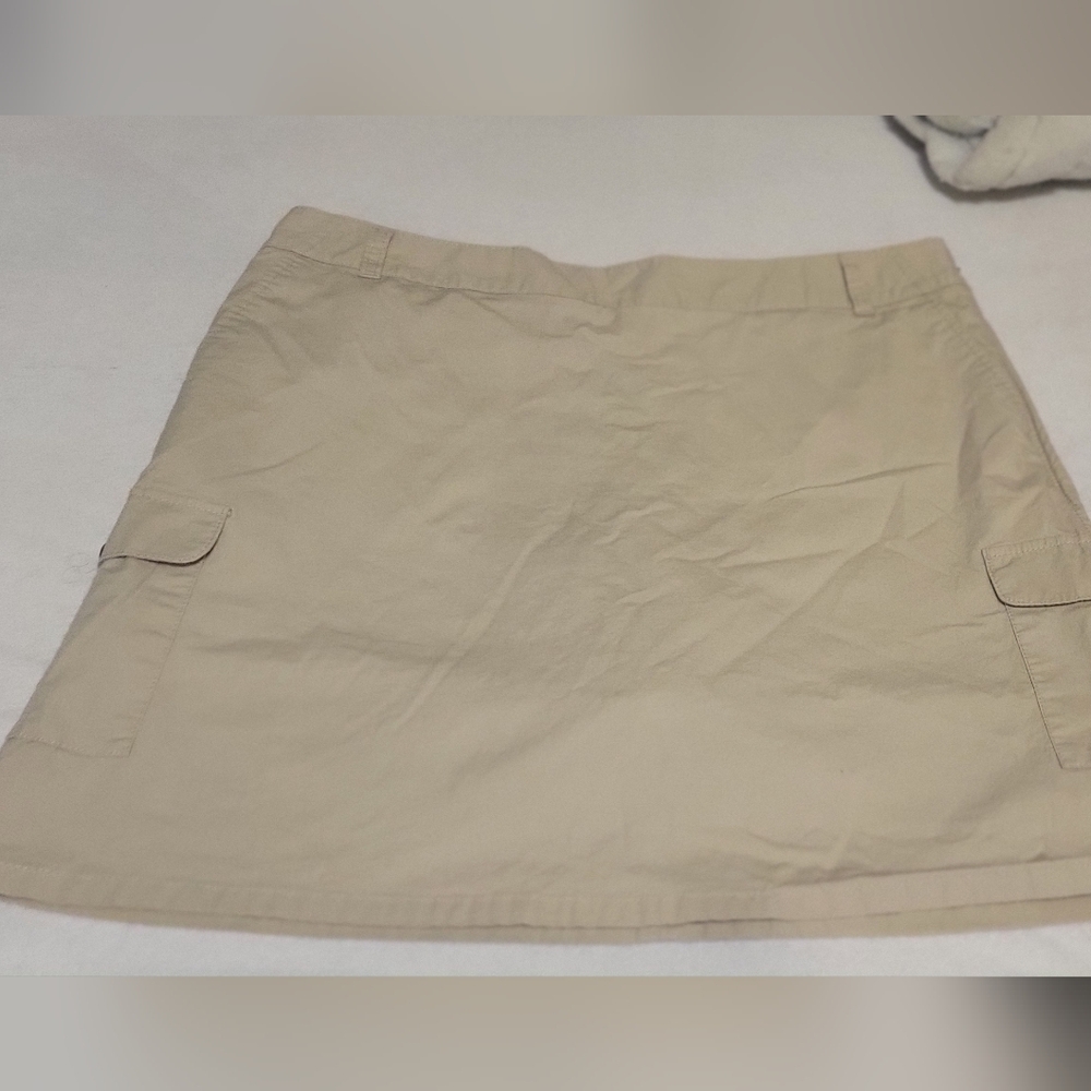 Dockers ladies golf skort size 14 with cargo pockets